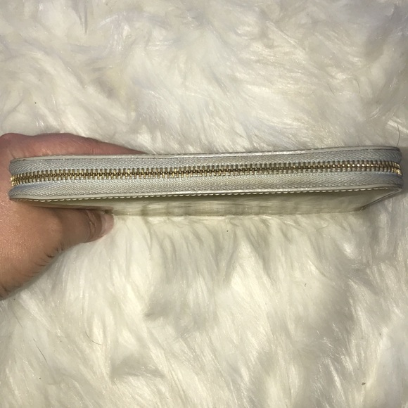 AUTHENTIC LOUIS VUITTON VERNIS GOLD ZIPPER WALLET - Picture 6 of 16